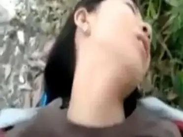 Gadis ABG Cantik Pasrah Digenjot Di Atas Motor